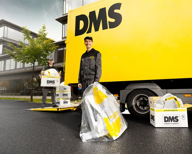  Umzugshelfer_beim_Entsorgen.jpg