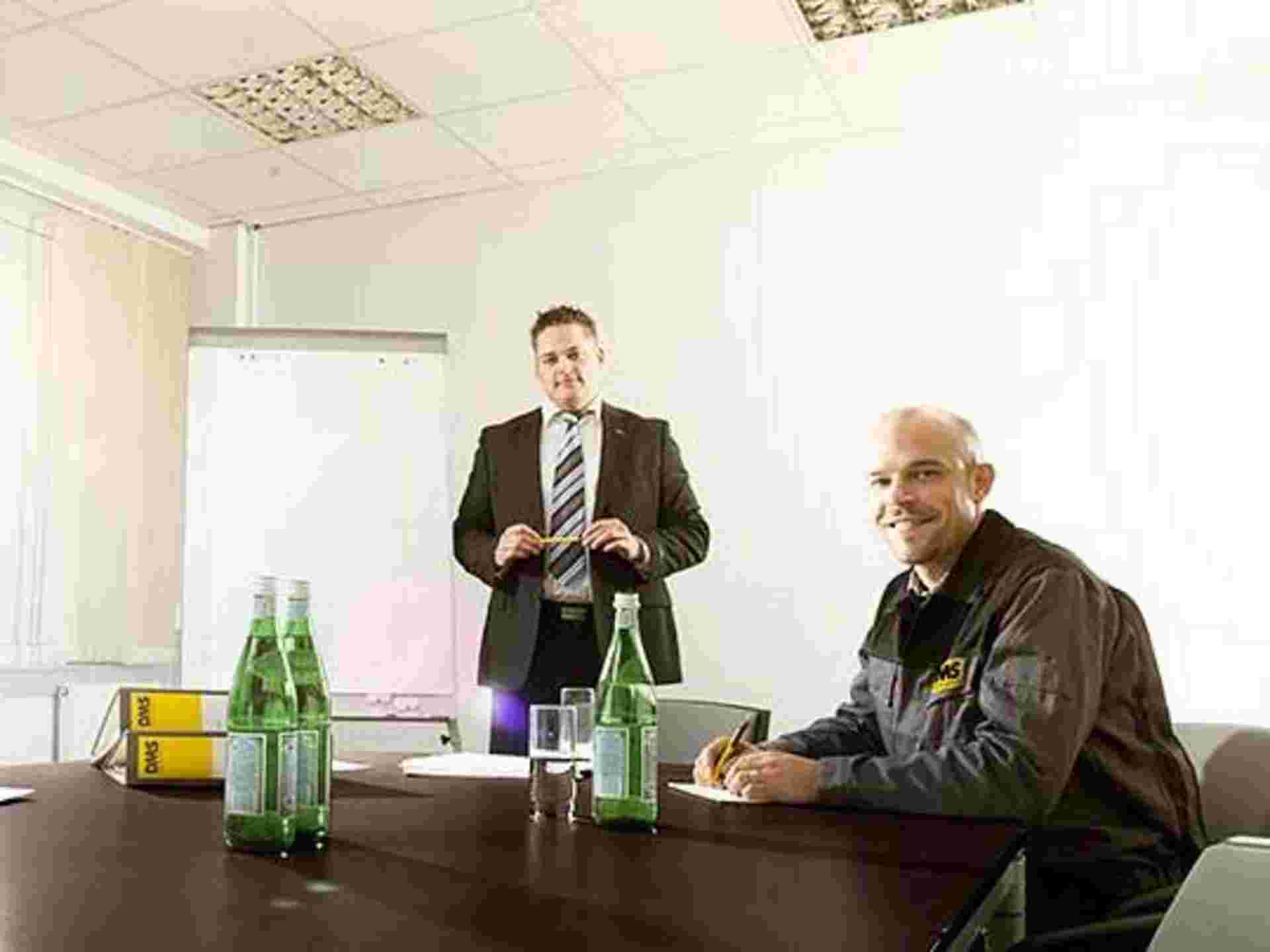 Three relocation specialists from different departments of Max Müller Umzüge GmbH are planning a project relocation